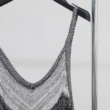 [NONCODE] V-patterned sleeveless dress
