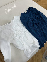 Beagle accentuated shirring frill long-sleeved shirt
