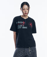 ホースレタリングヘンリーネッククロップドTシャツ - ブラック