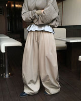 One-pin tuck strap balloon cotton pants