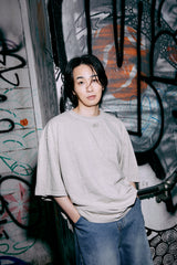 コラボレーション ビンテージ加工プリントTシャツ | カルマ × 2PLAN - BEIGE