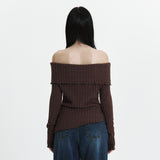 C ASYMMETRIC OFF-SHOULDER KNIT TOP_BROWN