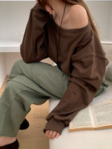 [MADE] Stern hip-to-way off-shoulder sweatshirt