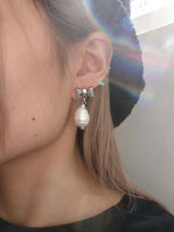 Kairosroom Ribbon and Shell Pearl Earring