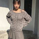 Uns Ribbon Strap Off-Shoulder Loose Fit Twisted Knitwear