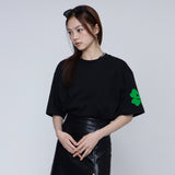 [UNISEX] One Side Clover Smile Short-Sleeved T-shirt