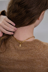  Bold clip chain gold necklace