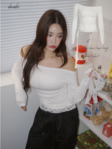 off-shoulder lace strap long-sleeve t-shirt