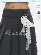 BETWEENAND 「Ling Xu Shuang Sheng」 Winter Academy – gray-and-white polka-dot pleated skirt with a separate inner skirt, available in two styles