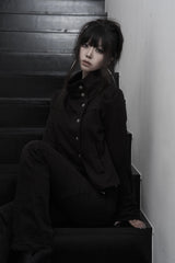 [label] antique emblem high-neck crop jacket (black)