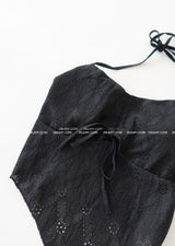 punching padded built-in halterneck blouse
