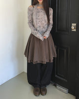 ボヘンフラワーラッフルスリムTシャツ