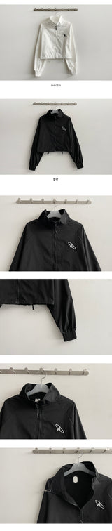 コミットハイネックストリングAエンブロイダクロップジャンパー