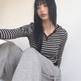 オーデルストライプボタンクロップドフーディドTシャツ