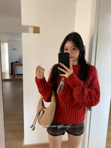 Red gradation off-balance shoulder knitwear
