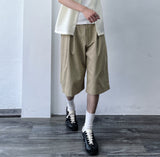 Pleated Silhouette Knee-Length Shorts