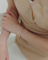 26SS★ [Premium Plating] Essence AB Twist Pave Bangle