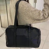 Oat pocket leather shoulder bag [Black color only]