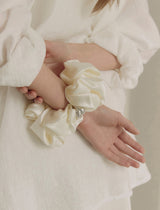 26SS★ Plump Twist Satin Scrunchie