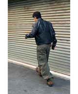 Curved diagonal cargo banding pants