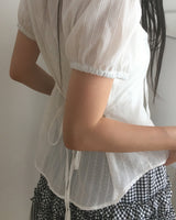 Fle strap punching puff blouse