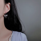 [IZNA Coco Piercing] Melting Ribbon Huggies Piercing - Silver Color