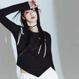 ブラックのリボンTシャツ