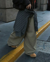 One-pin tuck strap balloon cotton pants