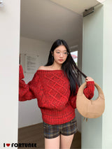 Red gradation off-balance shoulder knitwear