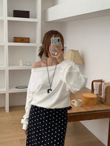 [MADE] Stern hip-to-way off-shoulder sweatshirt