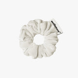 MINI VELVET SCRUNCHIE (WHITE)