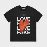 LOVE X FAKE グラフィックTシャツ (BLACK)