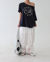 Star lettering off-shoulder boxy short-sleeved T-shirt