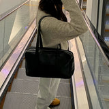 Oat pocket leather shoulder bag [Black color only]