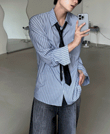 loose-fit striped shirt