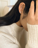 Angel pearl earring (silver)