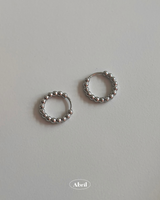 ドットシルバーピアス