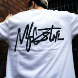 MFC STOREスクリプトロゴTシャツ