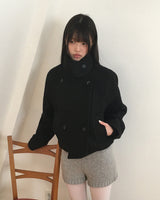 エモンバックルダブルツーボタンハイネックキルテッドショートコート