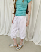 BUBBLE FRILL CAPRI PANTS