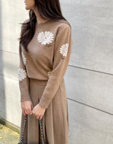 Elu Boucle Flower Lettering Embroidery Knit