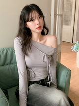 リボンストラップワンショルダースリムTシャツ (3color)