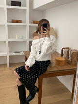 [MADE] Stern hip-to-way off-shoulder sweatshirt