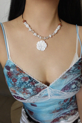 LUCENT SHELL FLOWER NECKLACE