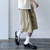 Pleated Silhouette Knee-Length Shorts