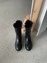  simple leather middle boots