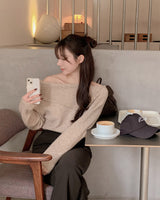 Off-shoulder knit