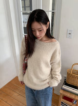 ナユヘアリップネックルーズニット