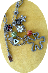 Kitsch flower drop necklace