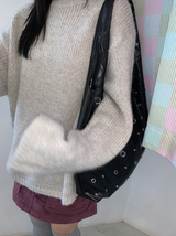 カールアイレットレザーショルダーバッグ
